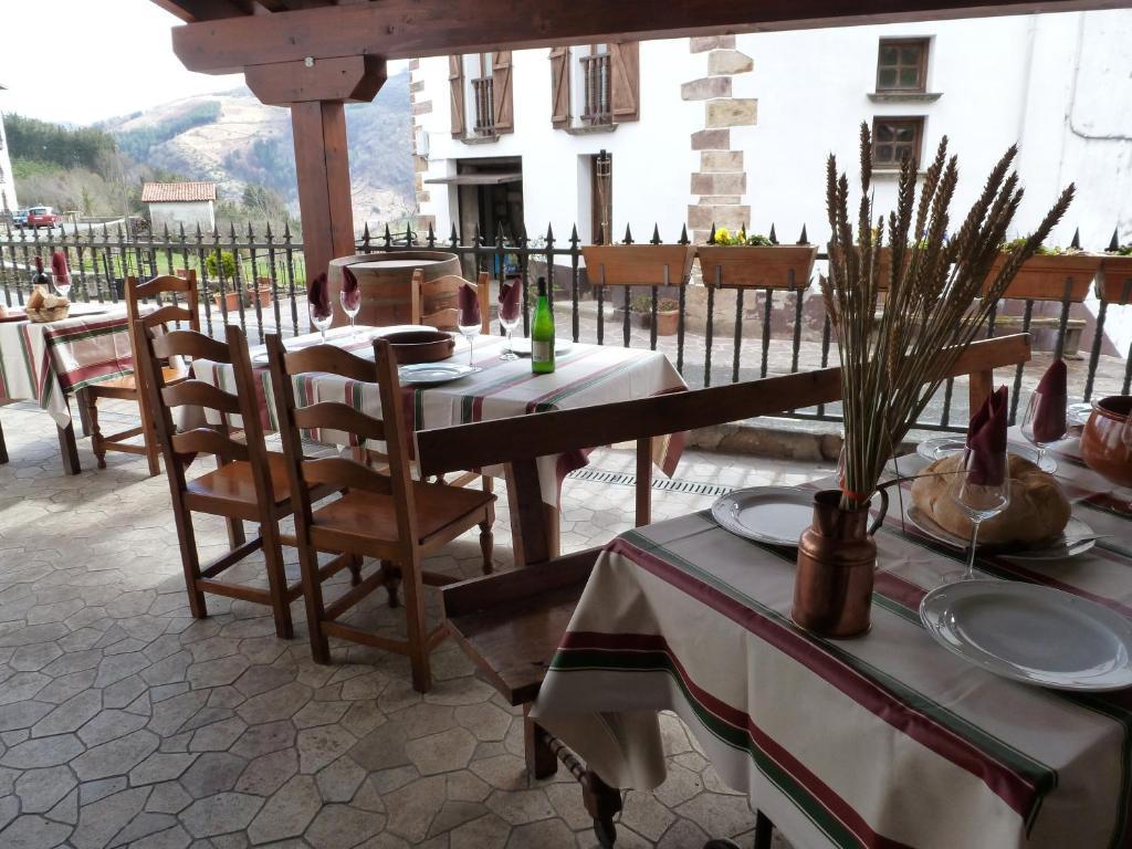 Hostal Ezkurra Luaran gambar